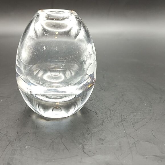 Vintage Maleras for M Swedish Glass Etched Girl in Flower Garden Bud Vase Signed - Picture 4 of 7